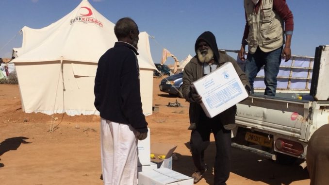 2_idps_from_tawargha_receive_wfp_food_parcels_in_qararat_al_gotf_photo_moomken_1